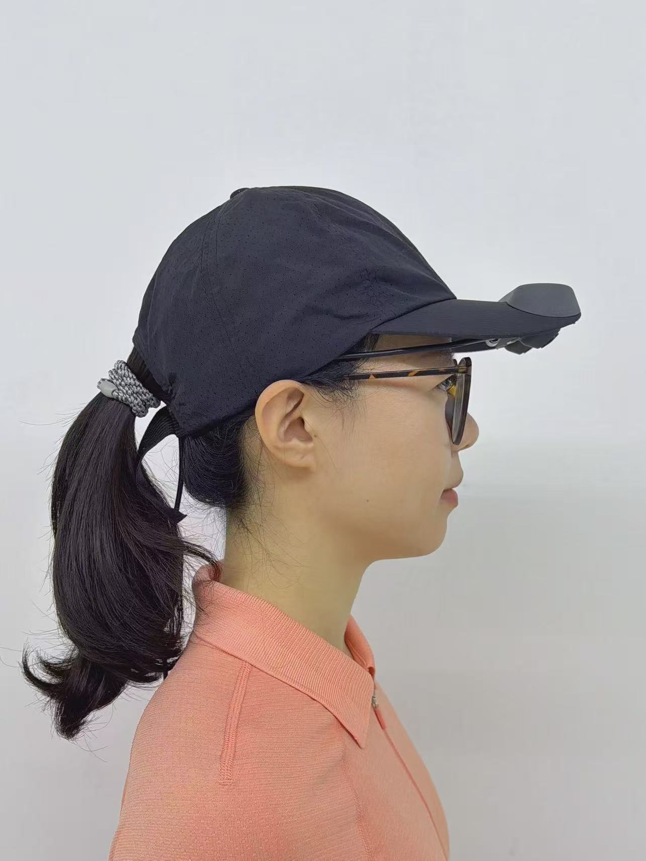 佩戴 EgoEasy 设备进行原始数据采集